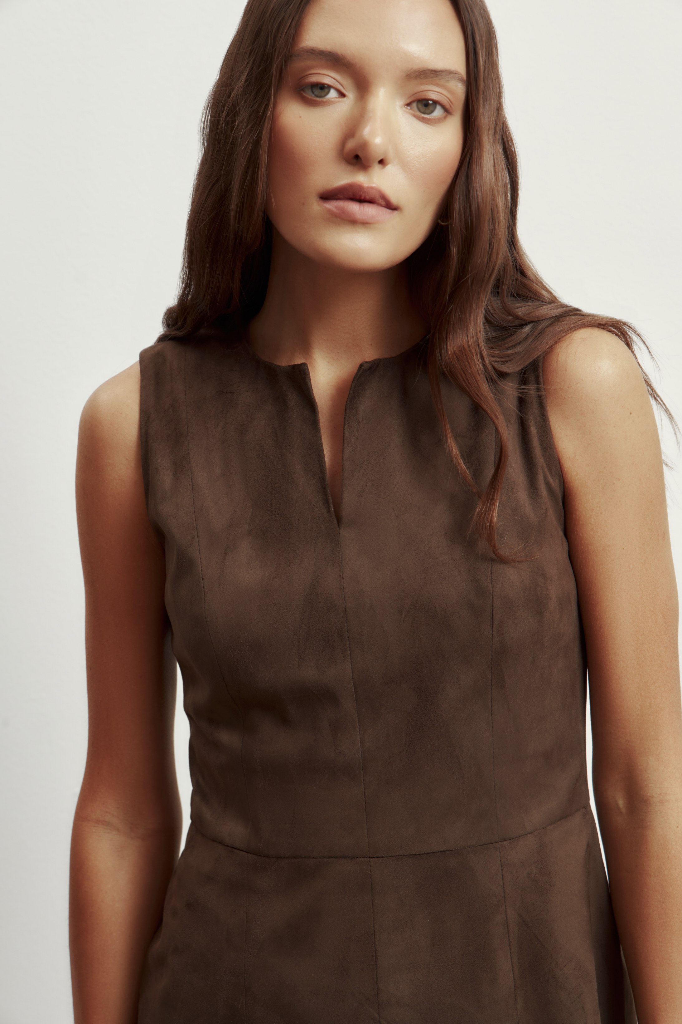 Платье из бархатистой экозамши