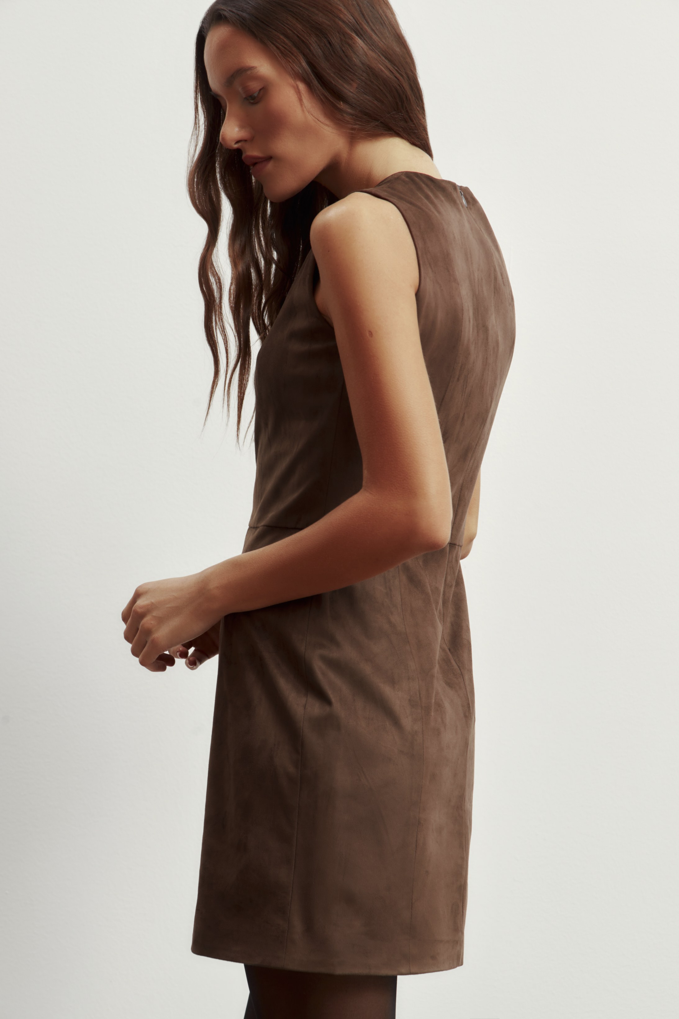 Платье из бархатистой экозамши